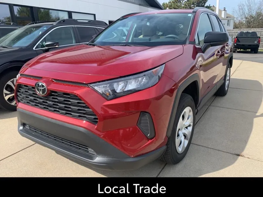 2020 Toyota RAV4 LE photo 1
