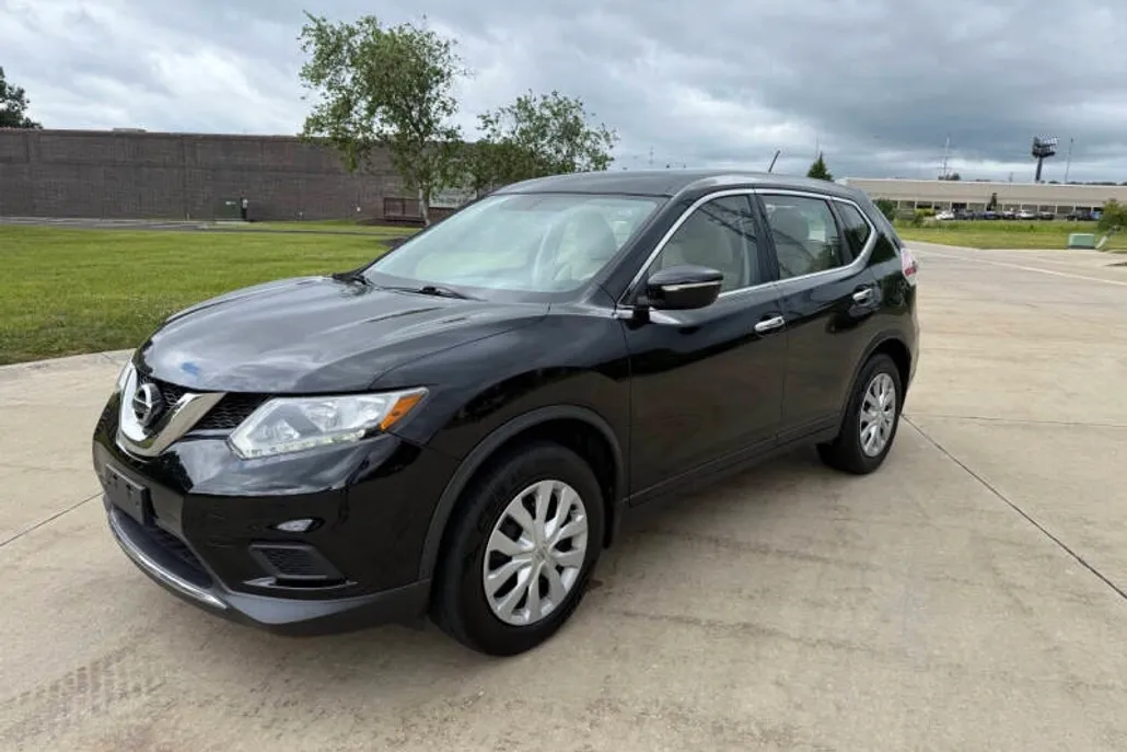 2015 Nissan Rogue S photo 1