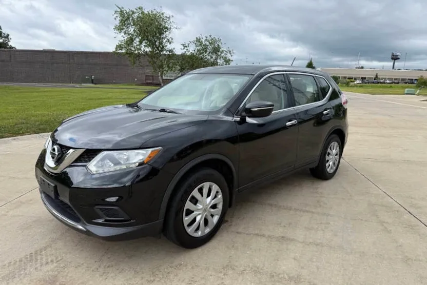 2015 Nissan Rogue S photo 1