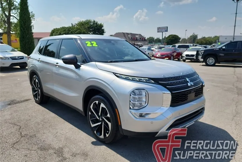 2022 Mitsubishi Outlander SE photo 1