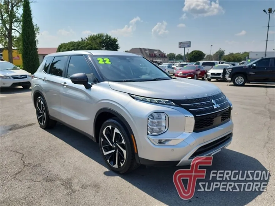 2022 Mitsubishi Outlander SE photo 1