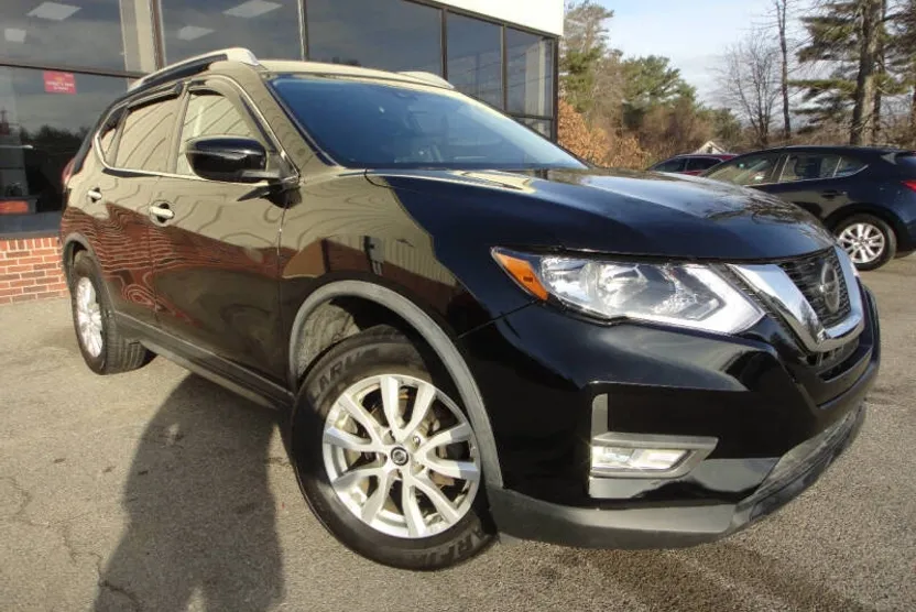 2019 Nissan Rogue SV photo 1