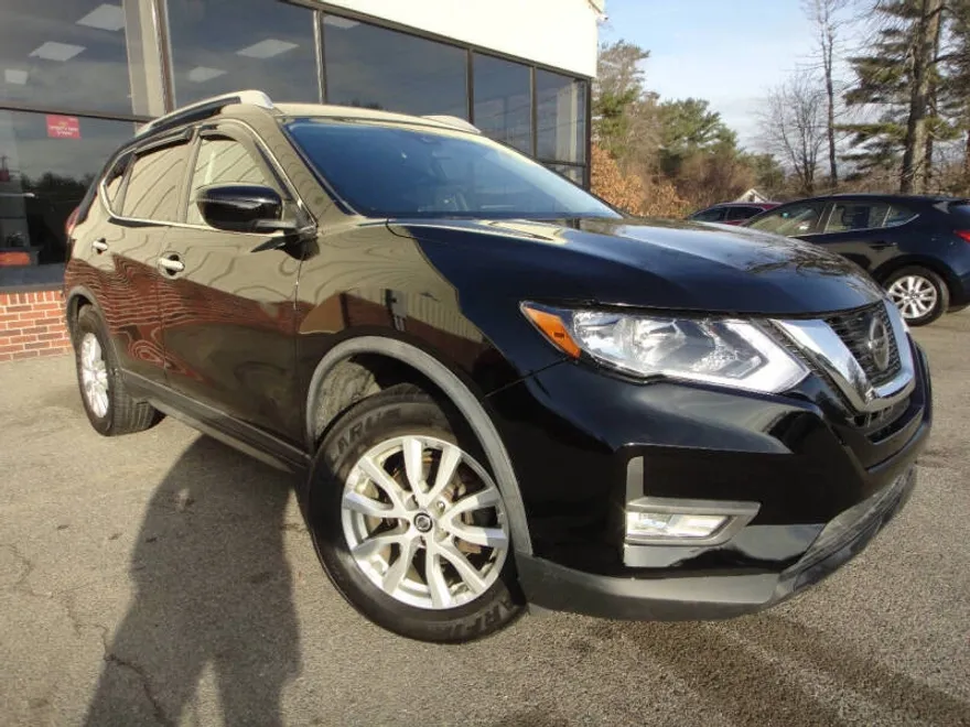 2019 Nissan Rogue SV photo 1