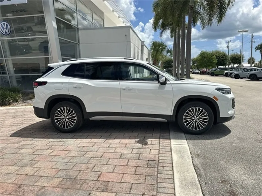 2025 Volkswagen Tiguan S photo 1