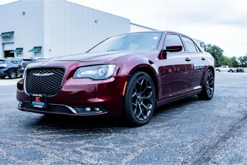 2019 Chrysler 300 LX photo 1