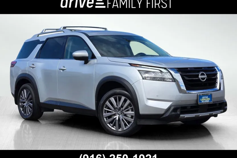 2024 Nissan Pathfinder SL photo 1