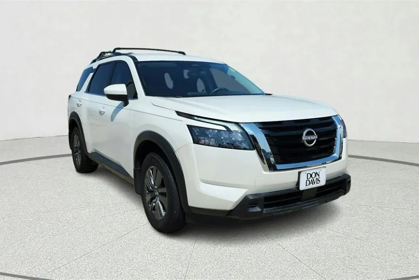 2024 Nissan Pathfinder SV photo 1