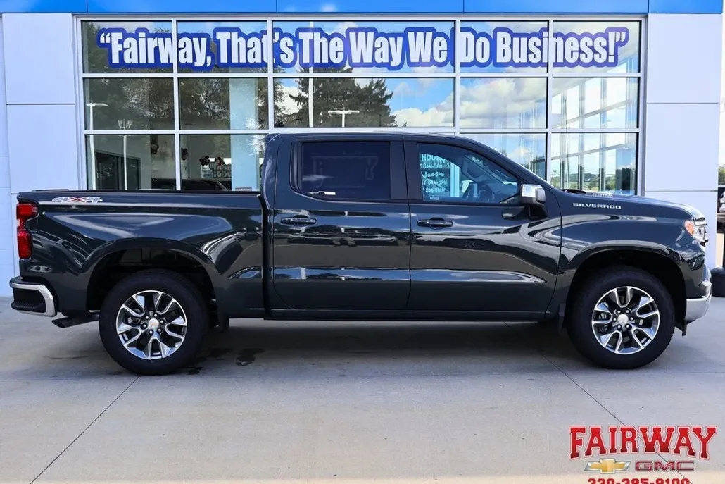 2026 Chevrolet Silverado 1500 LT photo 1