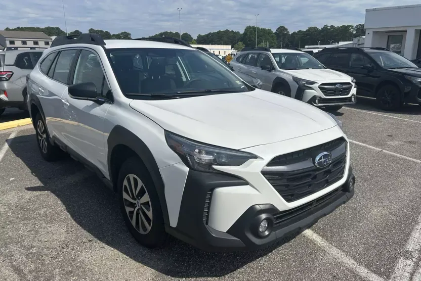 2025 Subaru Outback 2.5i photo 1