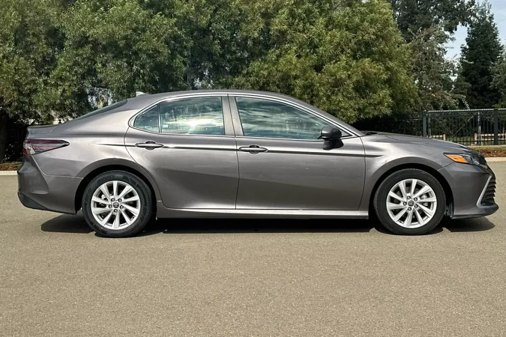 2024 Toyota Camry LE photo 1