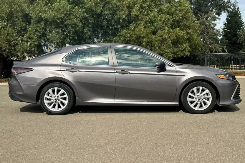 2024 Toyota Camry LE photo 1