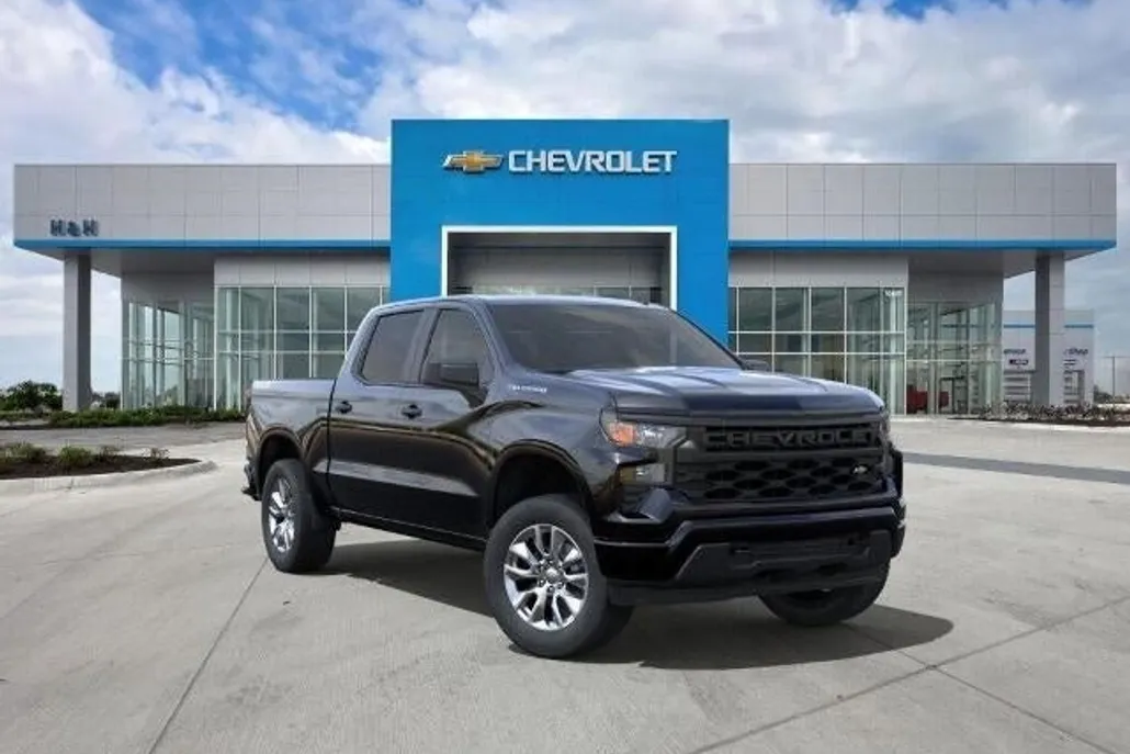 2025 Chevrolet Silverado 1500 Custom photo 1