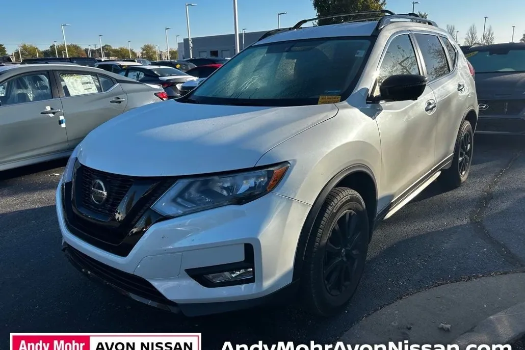 2018 Nissan Rogue SV photo 1
