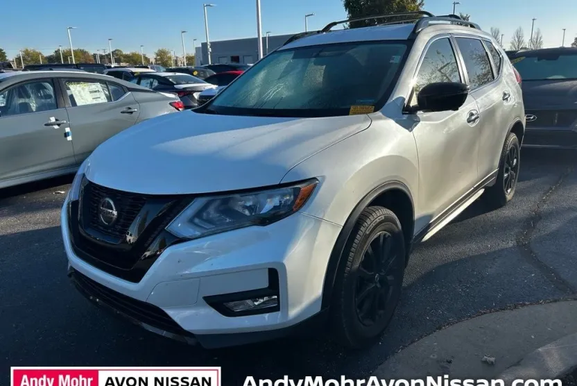 2018 Nissan Rogue SV photo 1