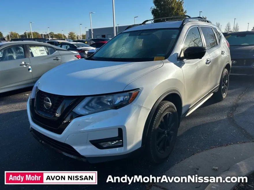 2018 Nissan Rogue SV photo 1