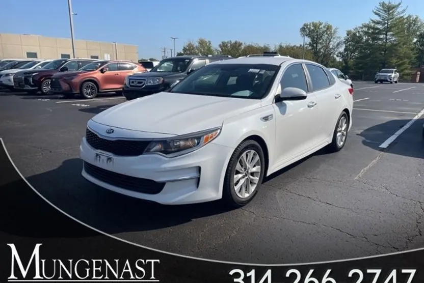 2016 Kia Optima LX photo 1
