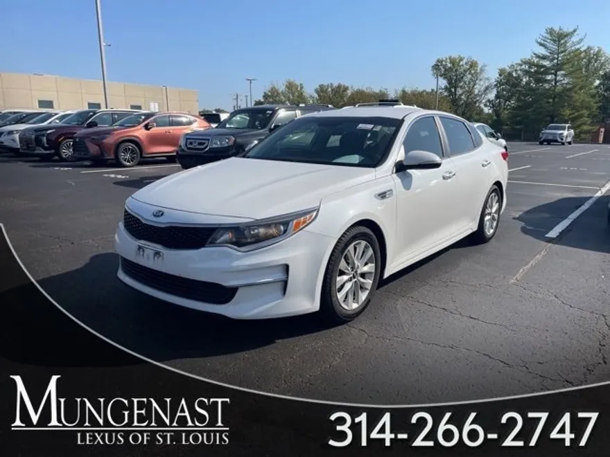 2016 Kia Optima LX photo 1