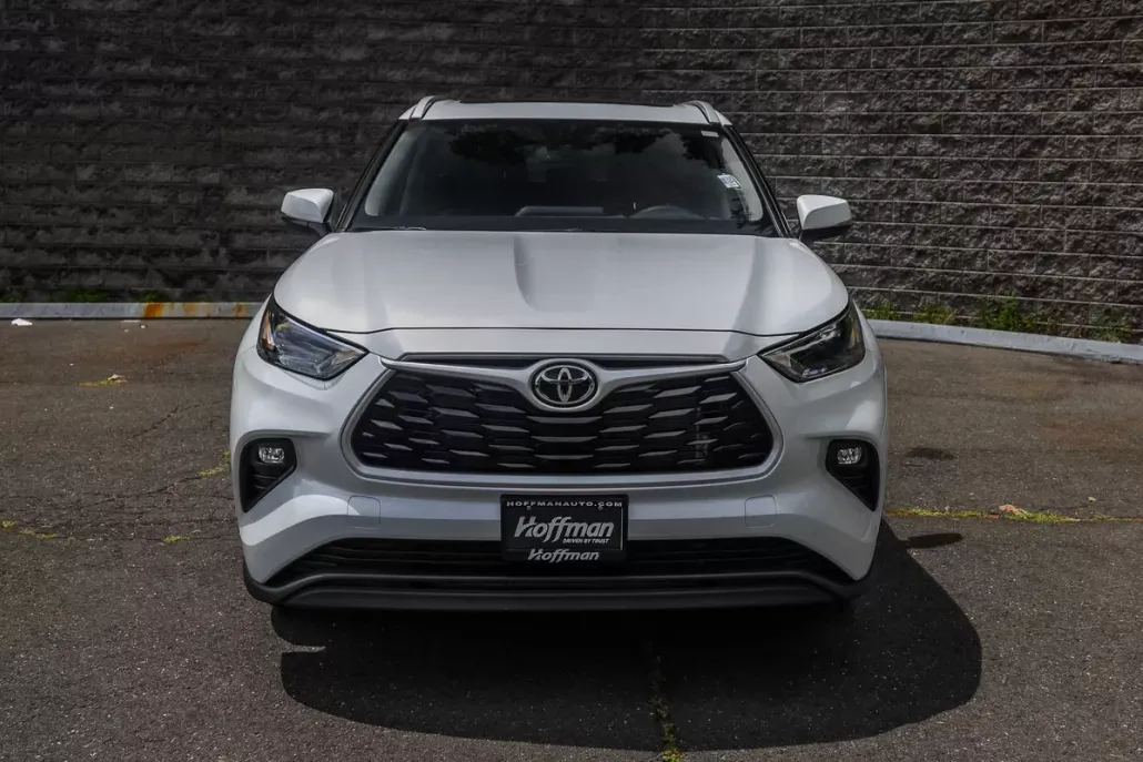 2025 Toyota Highlander XLE photo 1
