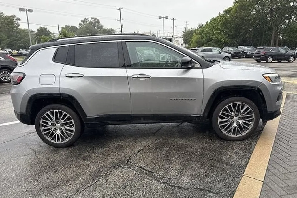 2022 Jeep Compass Limited photo 1