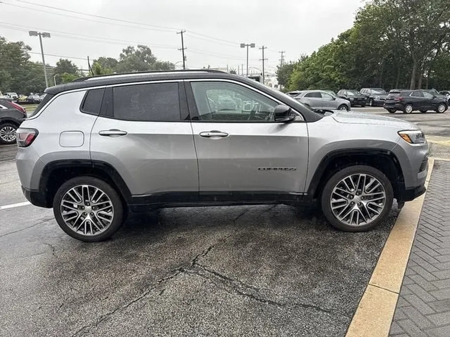 2022 Jeep Compass Limited photo 1