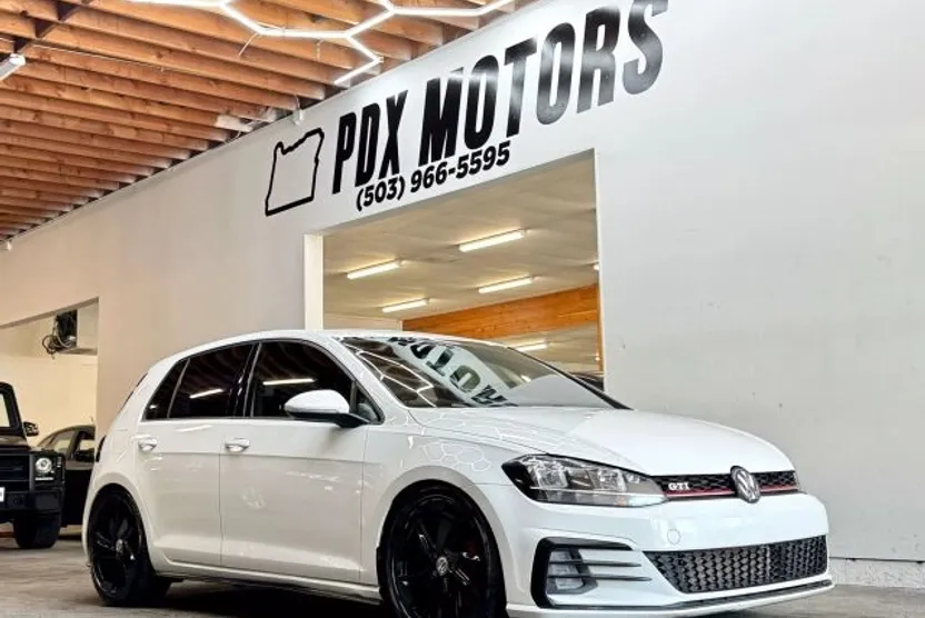 2018 Volkswagen Golf GTI photo 1