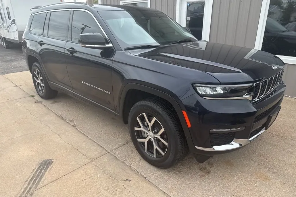 2023 Jeep Grand Cherokee Limited photo 1