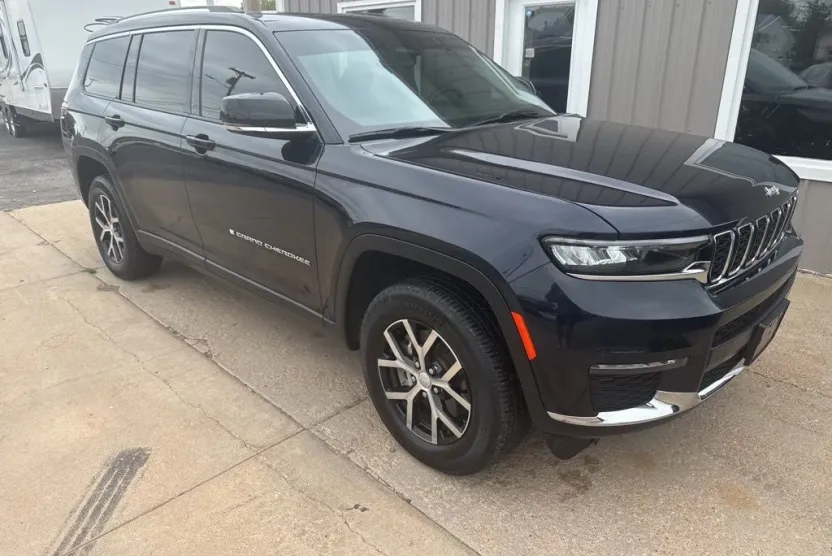2023 Jeep Grand Cherokee Limited photo 1