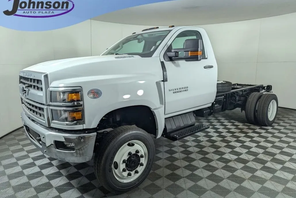 2024 Chevrolet Silverado 6500HD Work Truck photo 1