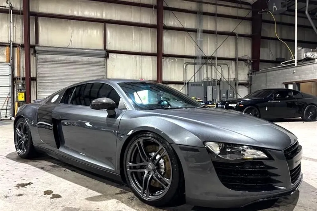 2009 Audi R8 Coupe Quattro photo 1