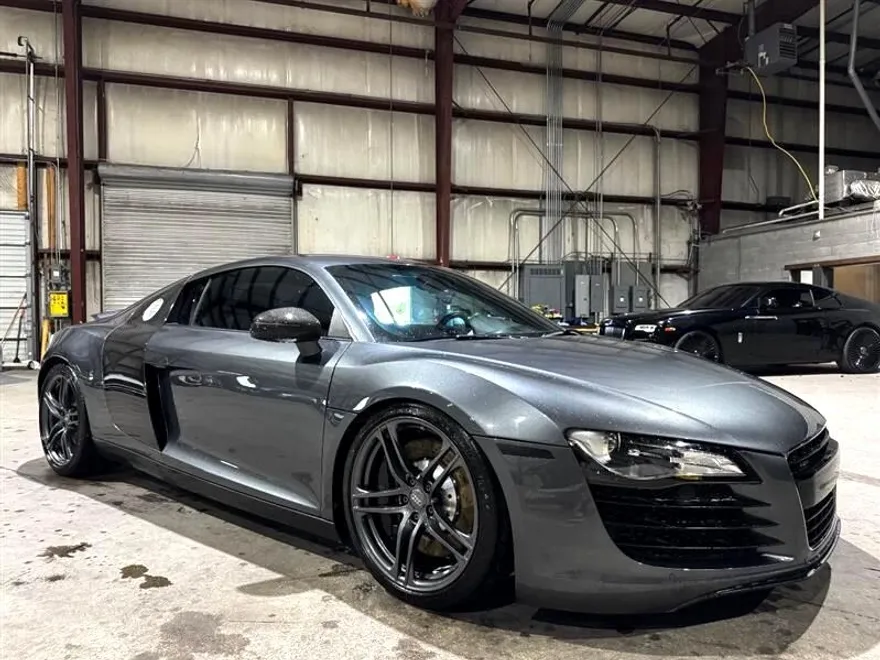 2009 Audi R8 Coupe Quattro photo 1