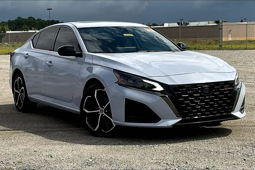 2024 Nissan Altima 2.5 SR photo 1