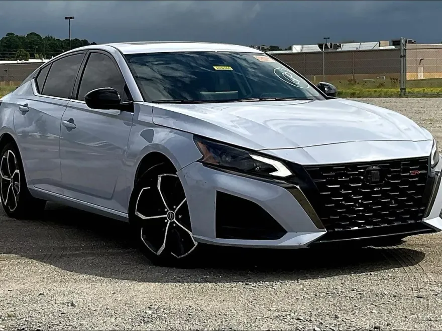 2024 Nissan Altima 2.5 SR photo 1