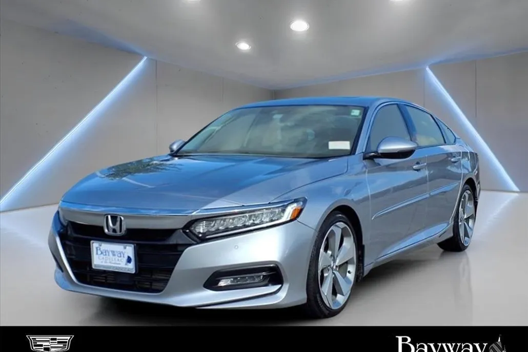 2018 Honda Accord Touring 1.5T photo 1