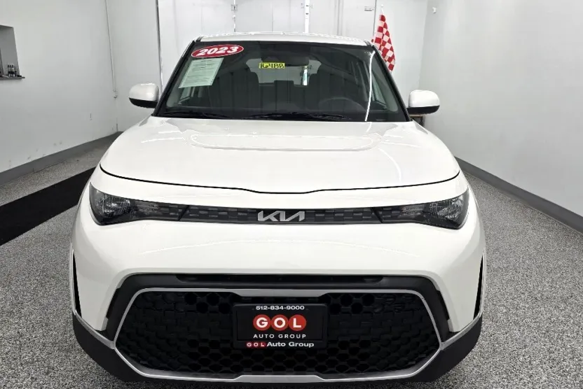 2023 Kia Soul LX photo 1