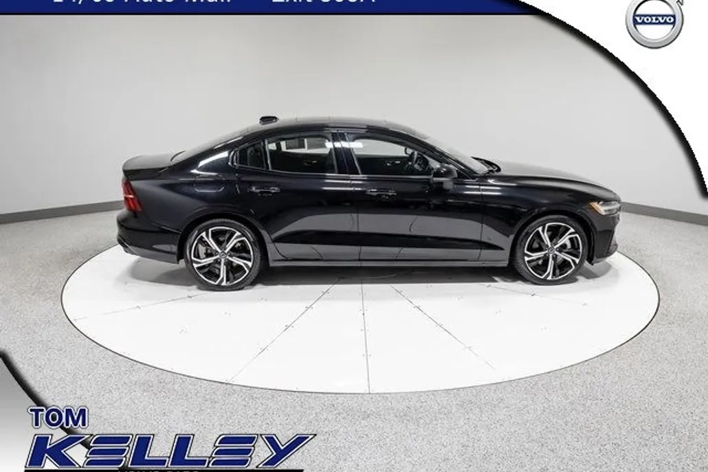 2025 Volvo S60 B5 Core photo 1