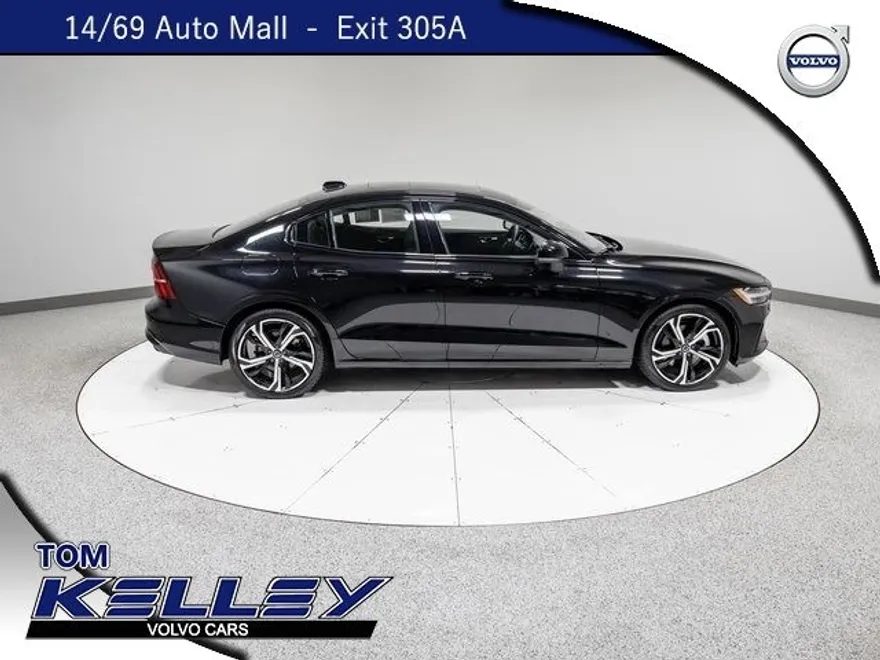 2025 Volvo S60 B5 Core photo 1
