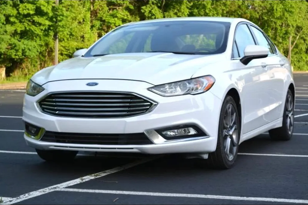 2017 Ford Fusion S photo 1
