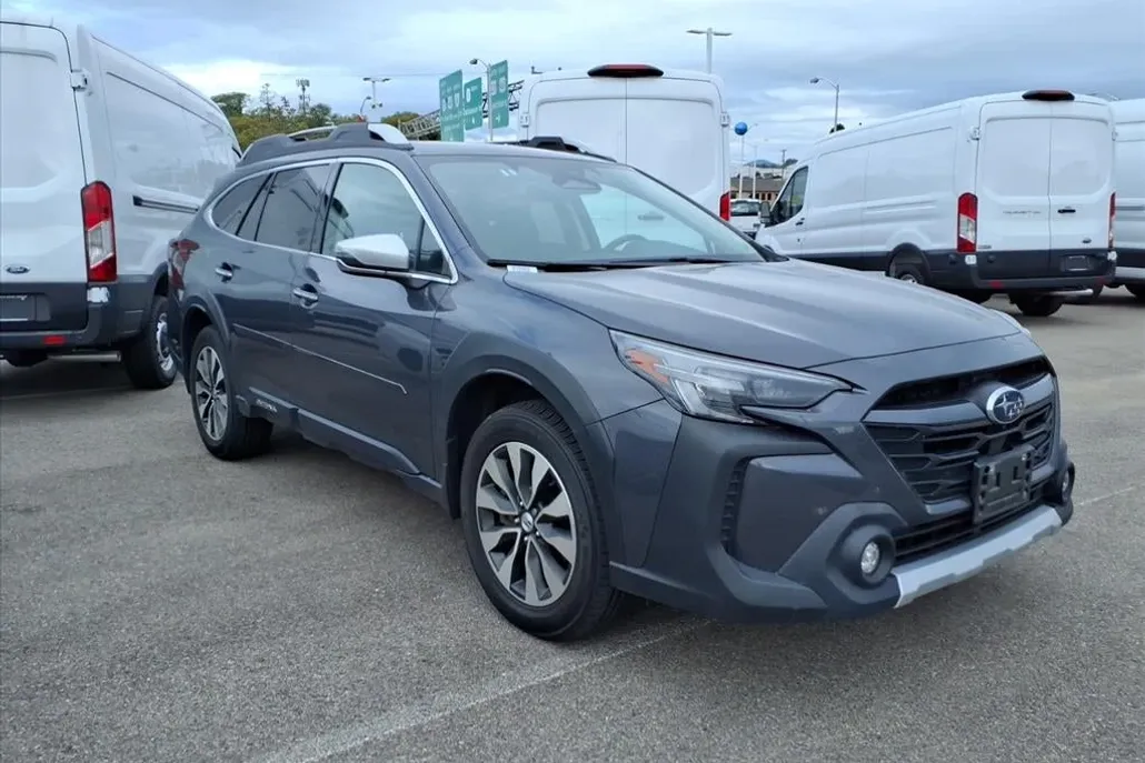 2023 Subaru Outback Touring XT photo 1