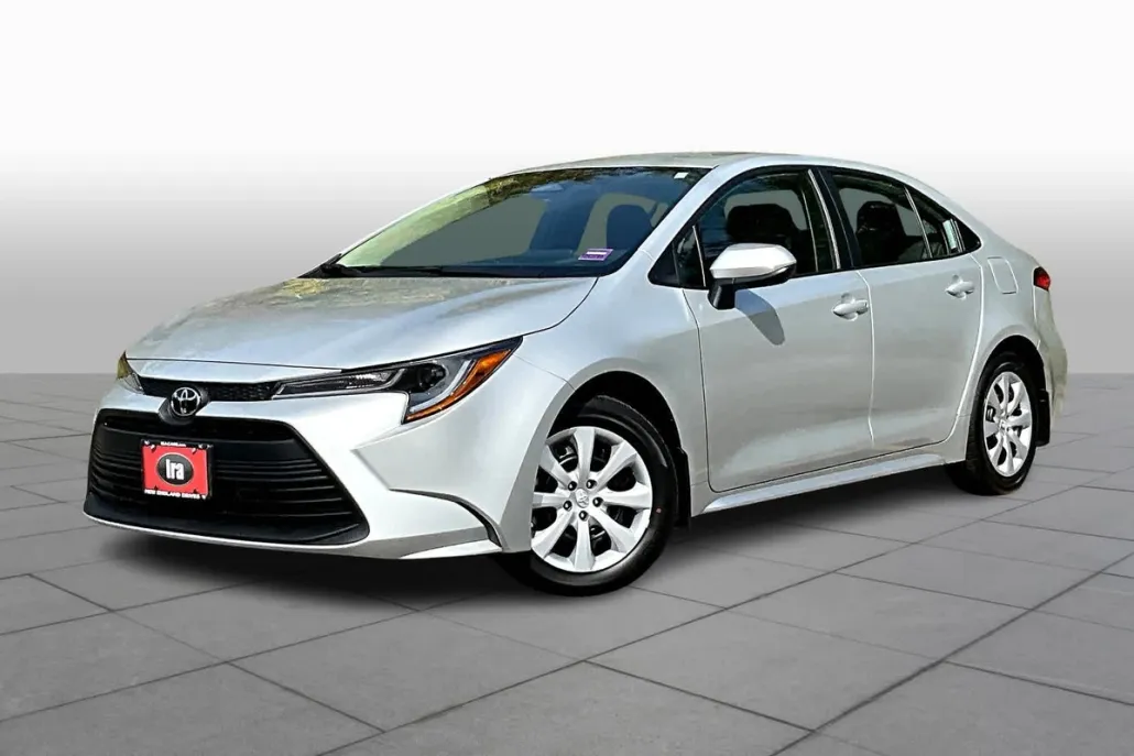 2024 Toyota Corolla LE photo 1