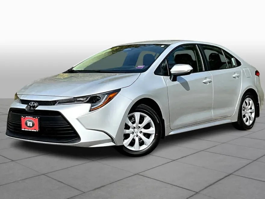 2024 Toyota Corolla LE photo 1