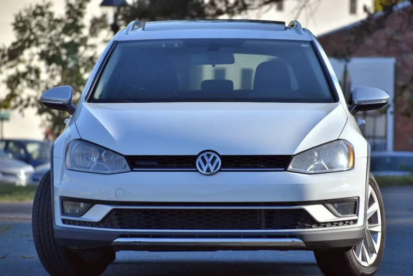 2017 Volkswagen Golf Alltrack TSI SE 4Motion photo 1