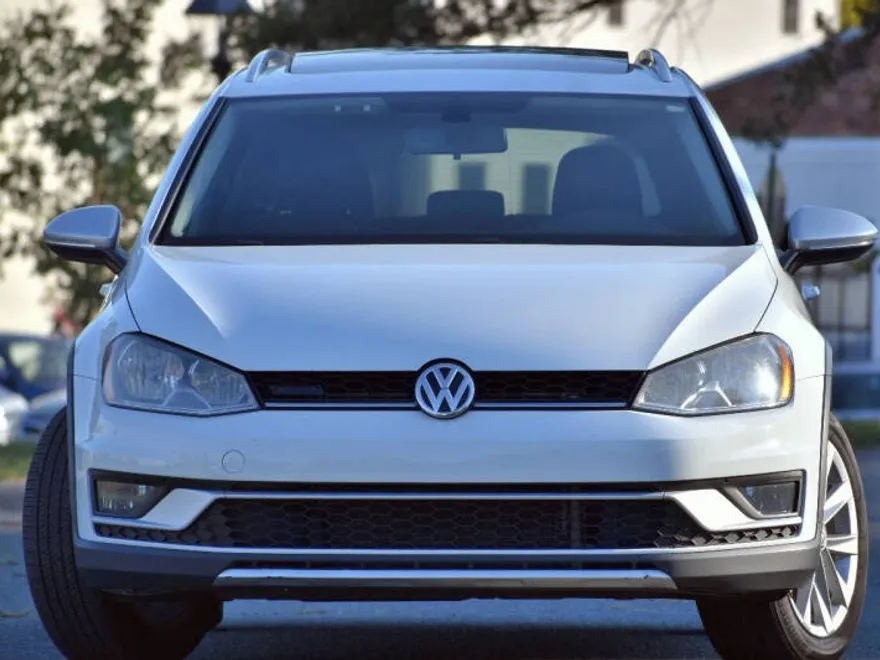 2017 Volkswagen Golf Alltrack TSI SE 4Motion photo 1