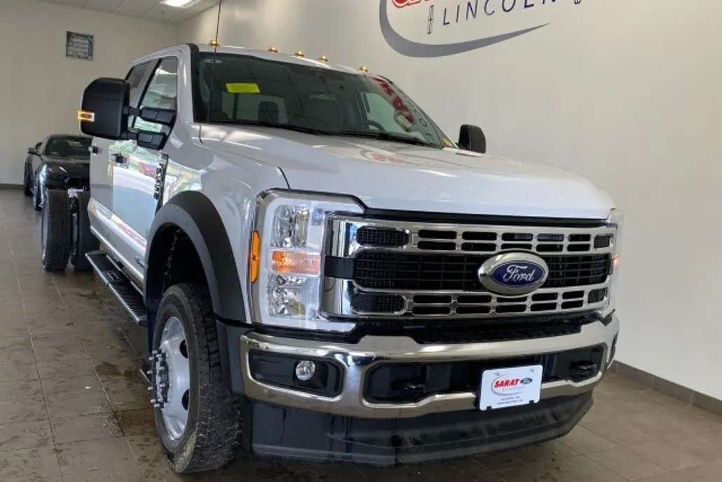 2025 Ford F-550 XL photo 1