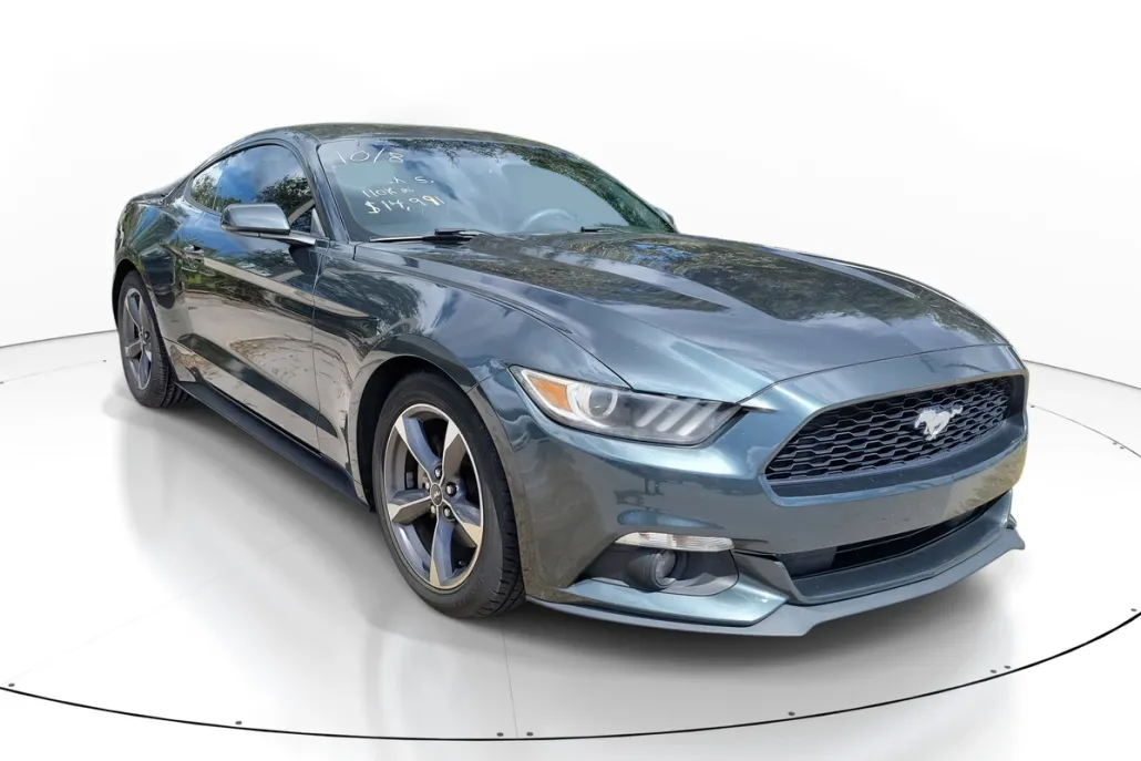 2015 Ford Mustang V6 photo 1