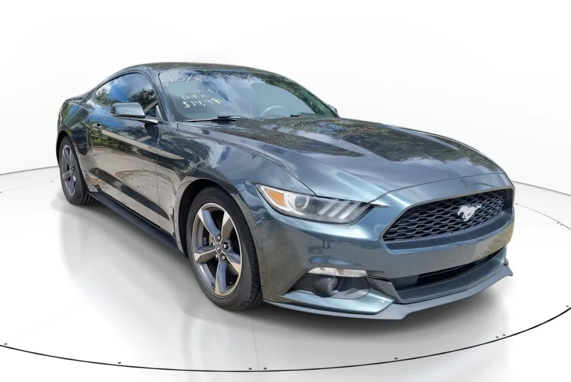 2015 Ford Mustang V6 photo 1