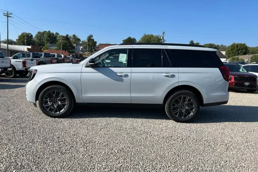 2025 Ford Expedition Platinum photo 1