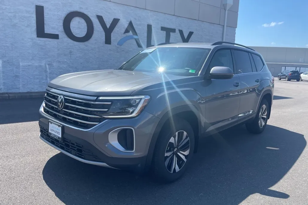 2025 Volkswagen Atlas SE photo 1