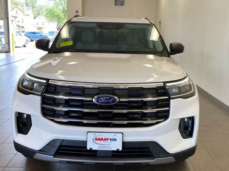 2025 Ford Explorer photo 1