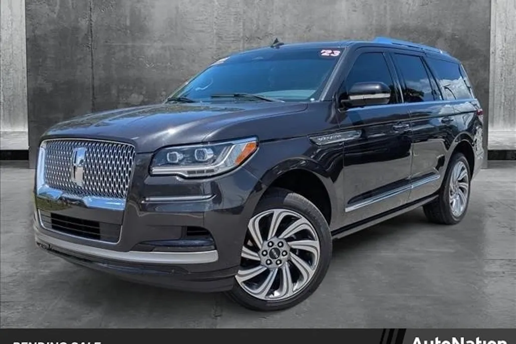 2023 Lincoln Navigator Standard photo 1