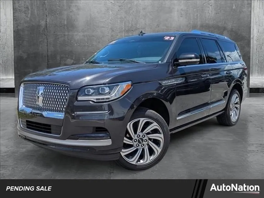 2023 Lincoln Navigator Standard photo 1